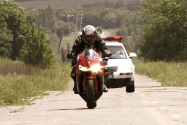 Сцена достойна за филм от поредицата Бързи и яростни се