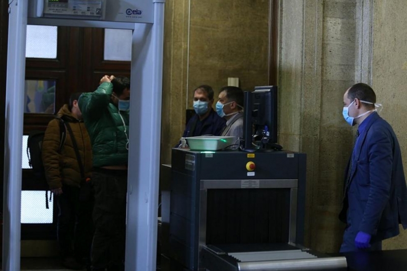 При засилени мерки стана пропускателният режим в Министерски съвет тази