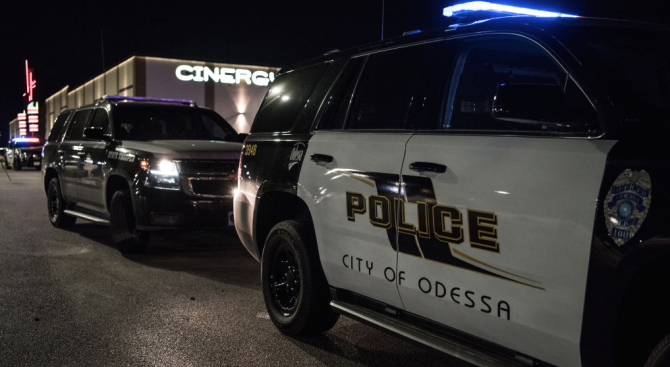 Най малко 21 души бяха ранени и петима загинаха при нападение