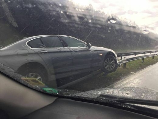 Пиян мездренчанин отнесе мантинела във Врачанско с колата на свой