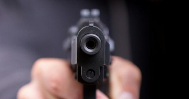 72-годишен мъж от варненското село Слънчево е прострелял 16-годишното момче,