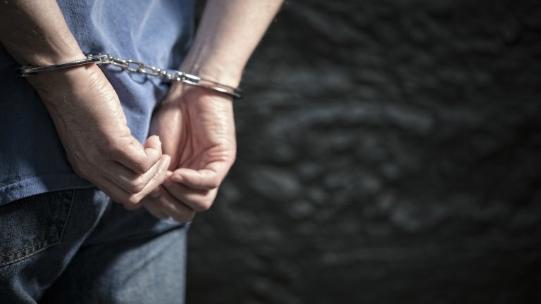 Софийска районна прокуратура привлече към наказателна отговорност и задържа 25 годишен мъж  заплашил майка