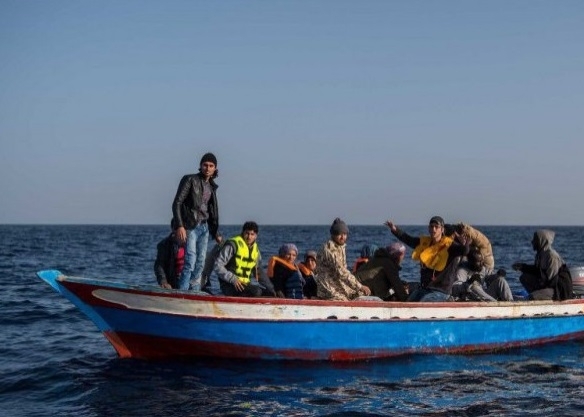 Четирима души включително бебе загинаха когато лодка с нелегални мигранти