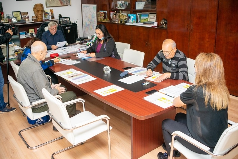 Упълномощени представители на парламентарно представените партии и коалиции от партии