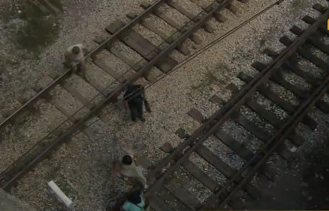 Пешеходна пътека в Перник свършва в железопътните релси а хората от