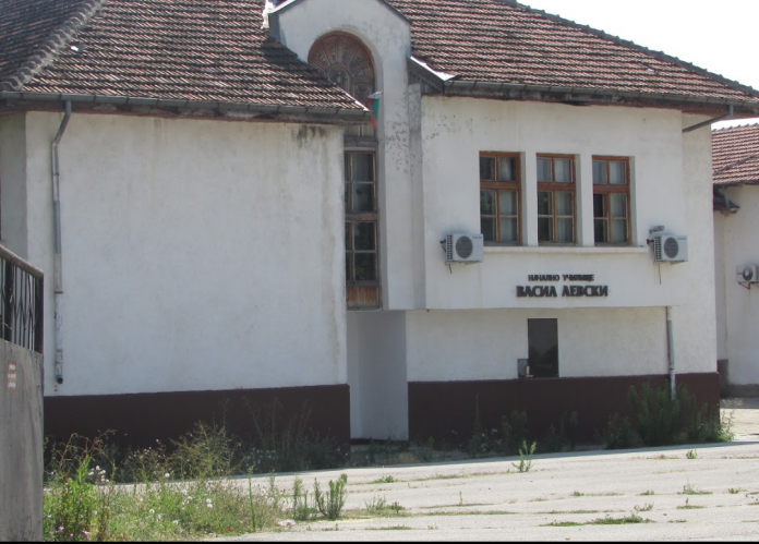 Директорката на Начално училище Васил Левски в Козлодуй Антоанета Георгиева е