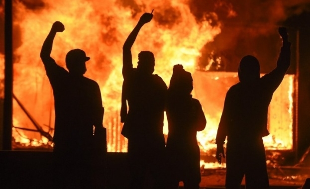 Масови демонстрации в защита на тъмнокожите граждани се проведоха в