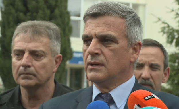 Премиерът Стефан Янев посети Лом във връзка с щетите от