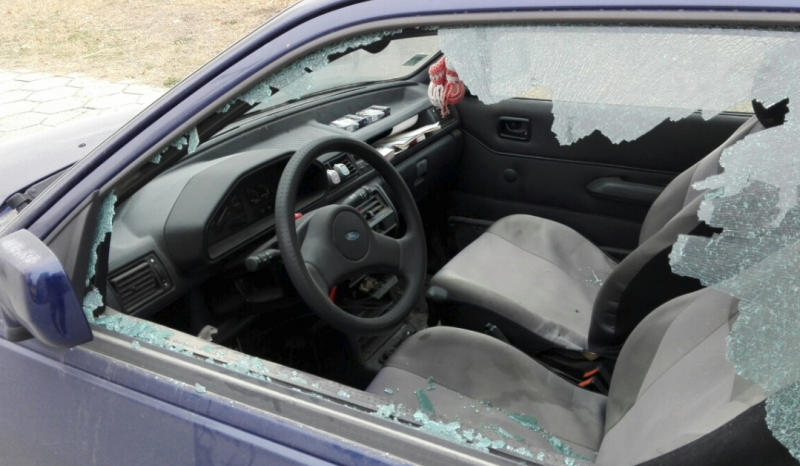 Бандити са изпотрошили и ограбили лек автомобил в монтанското село