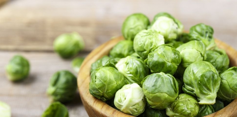 Брюкселското зеле е от групата кръстоцветни зеленчуци То е много