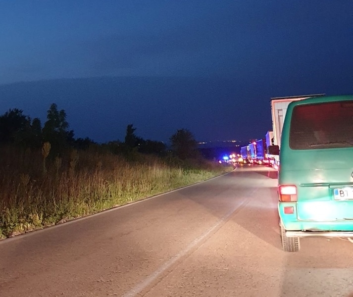 Две коли и камион се удариха на главен път Е 79