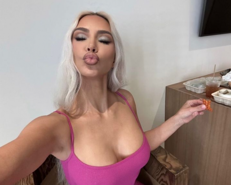 Ким Кардашиян продължава да гони поредната си трансформация като очевидно