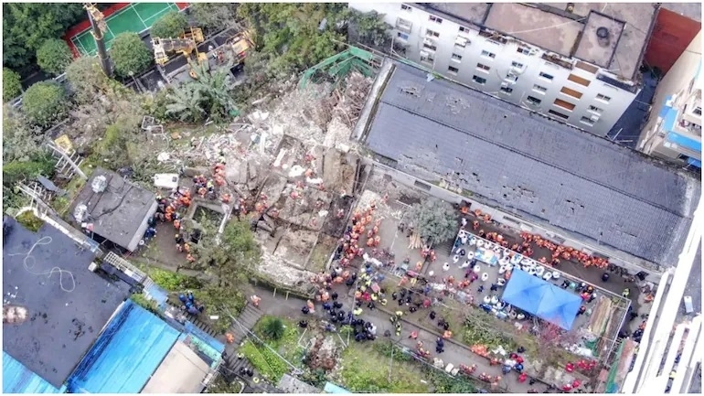 Най-малко 16 души загинаха при рухването на общинска столова в