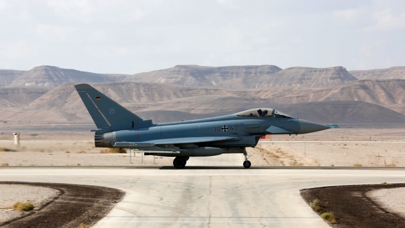 Израелски бойни самолети нанесоха ракетни удари срещу военни позиции на