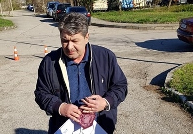 Първокласникът Никола Иванов е дарил всичките си спестявания на МБАЛ