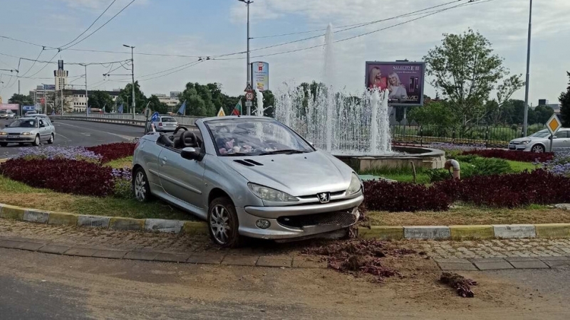 42 годишна пловдивчанка катастрофира тази сутрин в 9 30 часа на кръговото
