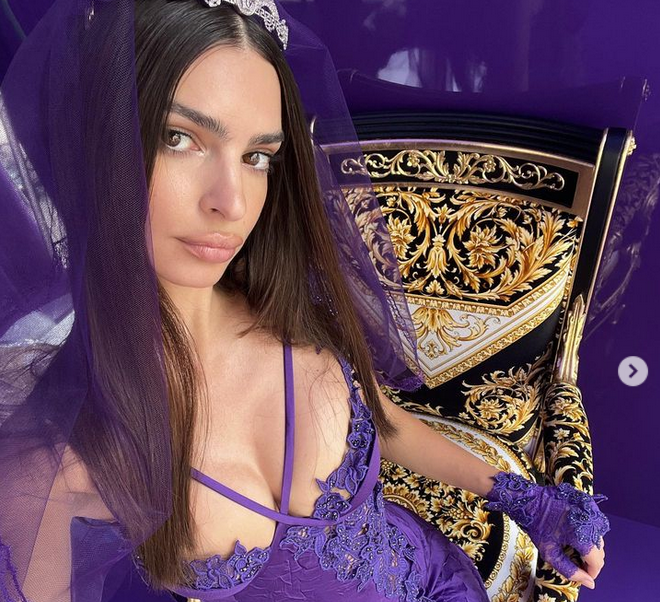 Моделът и актриса Емили Ратайковски изчерви мрежата Красавицата се показа без