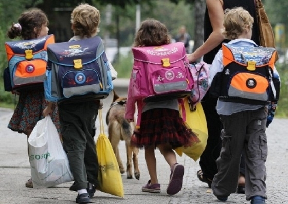 Българските първолачета излизат най скъпо на родителите си в целия Европейския