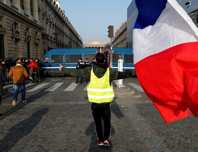 Силите на реда са задържали в Париж 81 души при