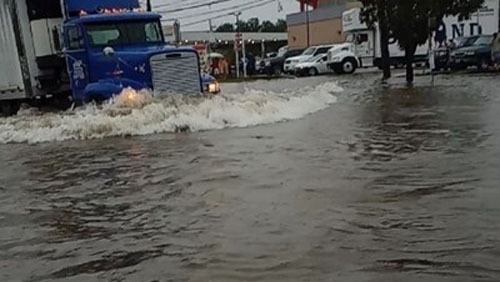 Четирима души са загинали в наводненията които предизвикаха останките от