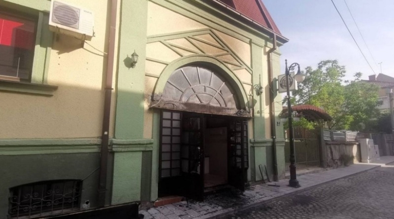 Ден след палежа на българския културен център в Битоля продължават