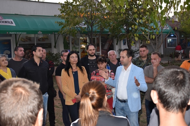 Калин Каменов и кандидатите на ГЕРБ за общински съветници продължават