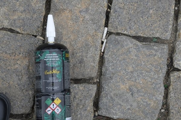 Намериха флакон с райски газ в БМВ то на 18