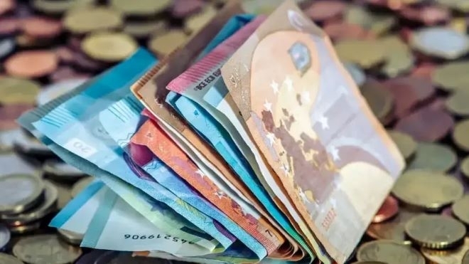 Финансова помощ от 250 евро за пенсионери и социално слаби граждани предвижда Гърция