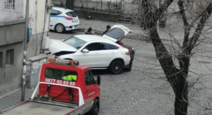 Синът на карловски бизнесмен се е забил тази нощ с