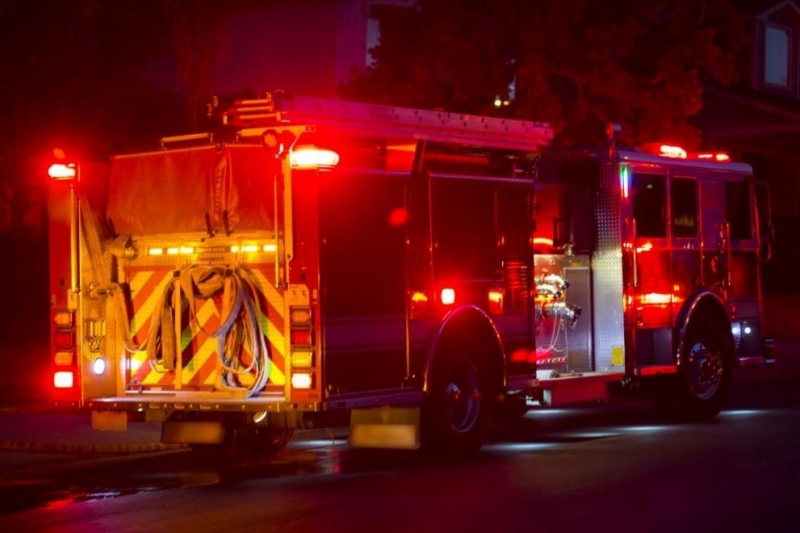 Най-малко 8 души, включително 6 деца, загинаха вчера при пожар
