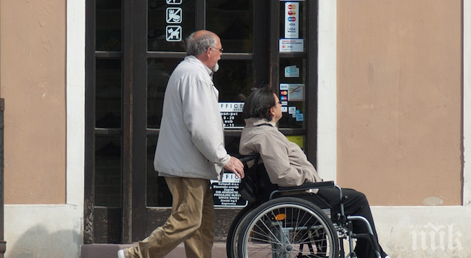 Социални тръгват по домовете да правят попълват анкети От тях