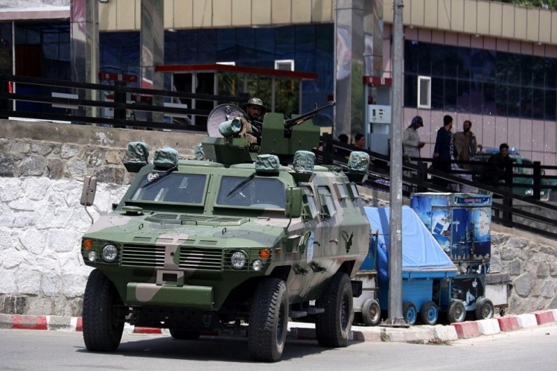 Три експлозии разтърсиха афганистанската столица Кабул предоха световните агенции Според полицейски източници става дума за ракети ударили