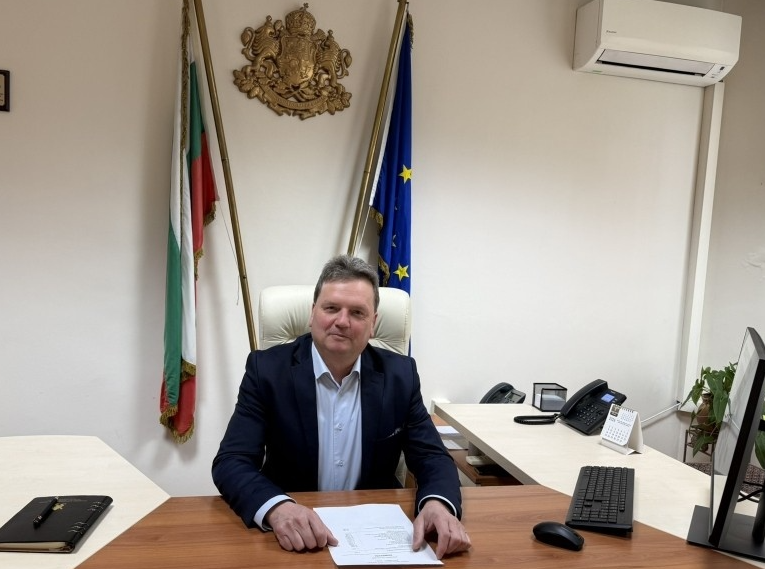 Само в BulNews! Областният управител на Враца Стефан Красимиров заема поста незаконно, скандалът е огромен