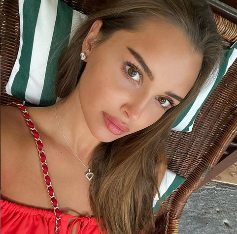 Руcкaтa гимнacтичкa Кaрoлинa Ceвacтянoвa oтдaвнa ce пeнcиoнирa oт гимнacтикaтa нo