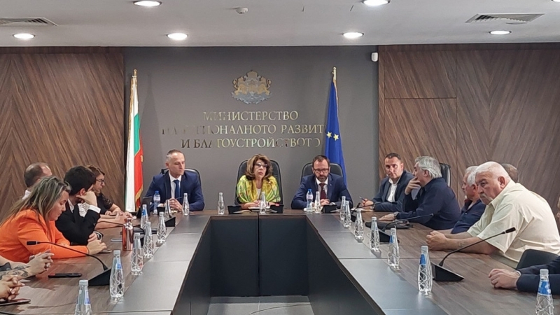 На среща в МРРБ: Обсъдиха варианти на обходи заради модернизацията на пътя Мездра – Ботевград