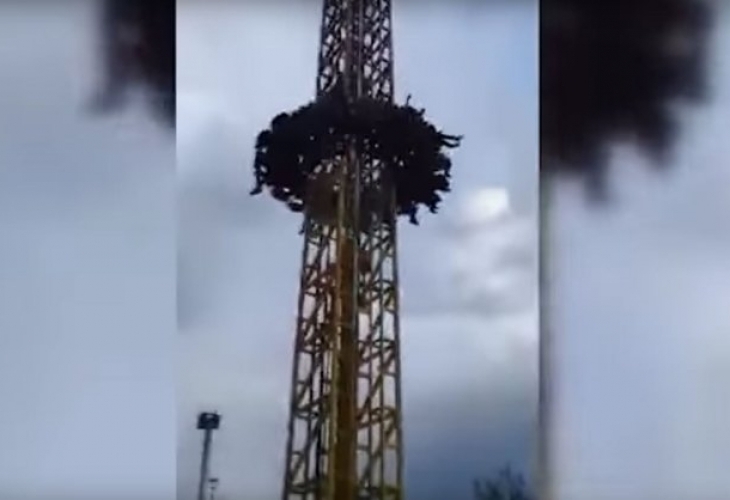 Ужас в Турция! Атракцион се счупи и се срути с хора на него