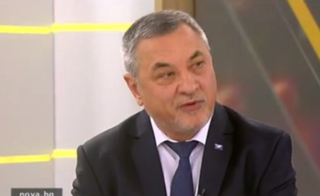 Валери Симеонов съска: Цялото медийно пространство е узурпирано от представителите на ВМРО