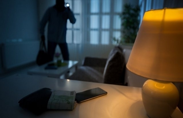 Крадци са задигнали злато и пари от жилище в Козлодуй