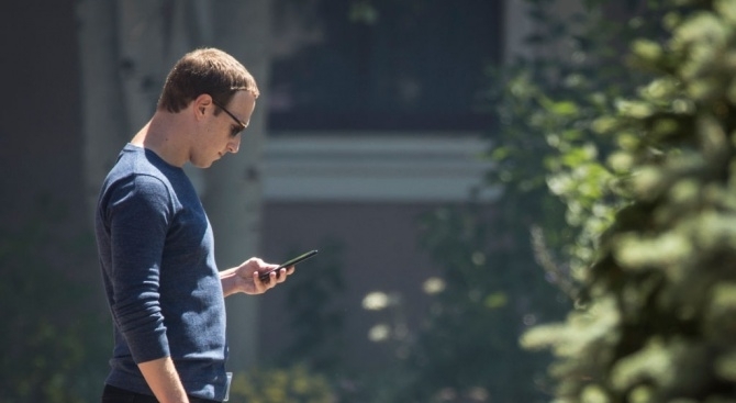 Основателят и главен изпълнителен директор на Фейсбук Марк Зукърбърг е