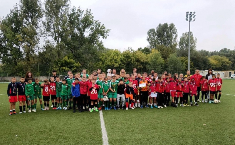 Отборът на ОФК Локомотив Мездра момчета родени след 01 01 2012