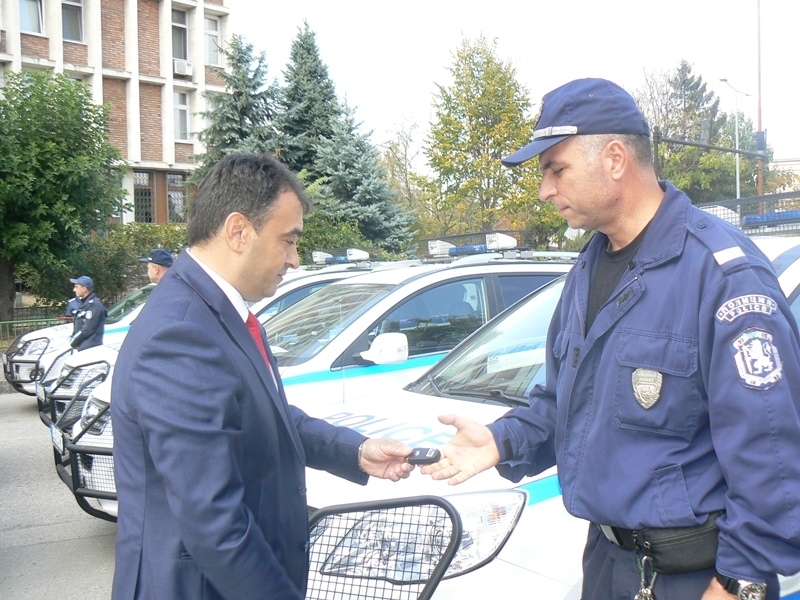 Автопаркът на МВР-Видин е обновен с 33 нови служебни коли