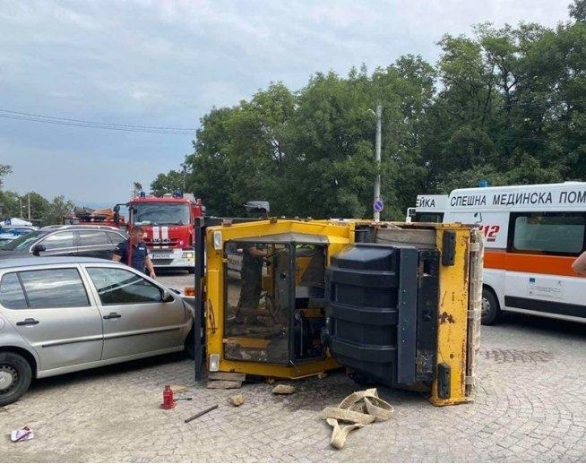 Водач на валяк е пострадал при трудова злополука във Вършец