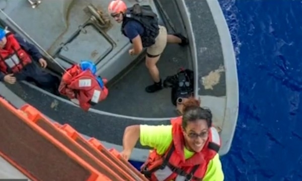 Щастлив край за две жени решили да пътуват с ветроходна