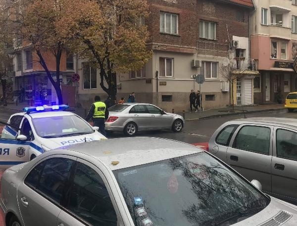 Водач на лек автомобил е блъснал в Бургас пешеходка в