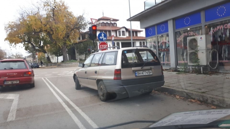 Безобразното паркиране във Видин явно никога няма да спре да