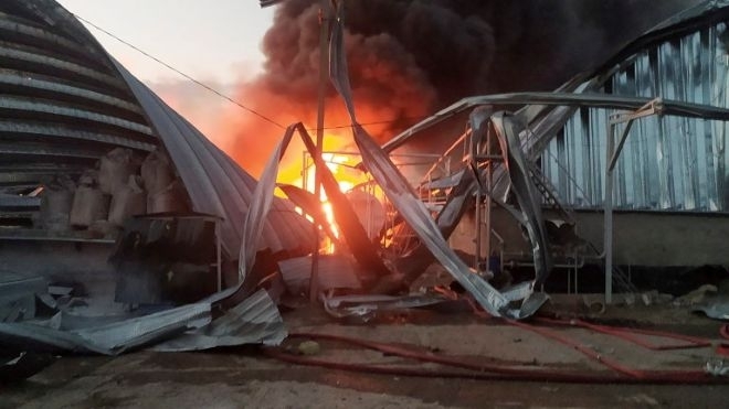 Пожар в рафинерия в Краснодарския край в Русия след украински удар с дронове