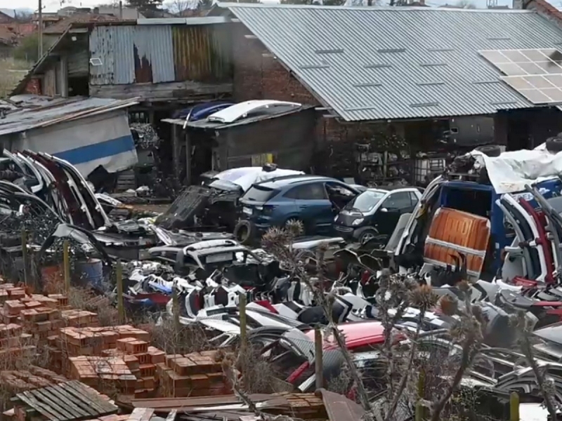 Спипаха апаши откраднали акумулатори и катализатори от автоморга във Враца