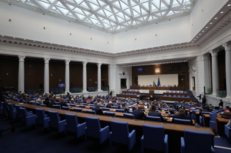 На първо четене: Владеенето на български – задължително условие за ...