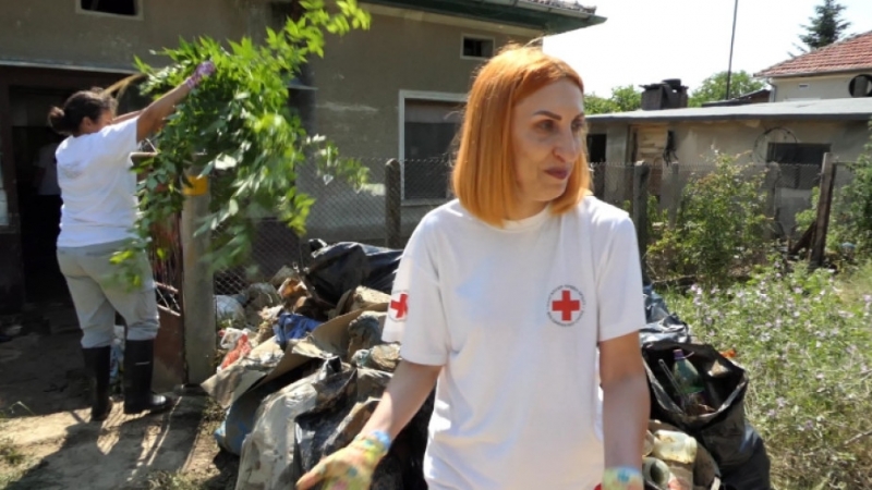 В Дунавци където е обявено частично бедствено положение доброволци от