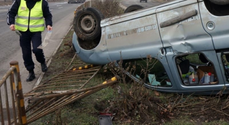 78 годишен шофьор падна в канавка край в село Джулюница съобщиха